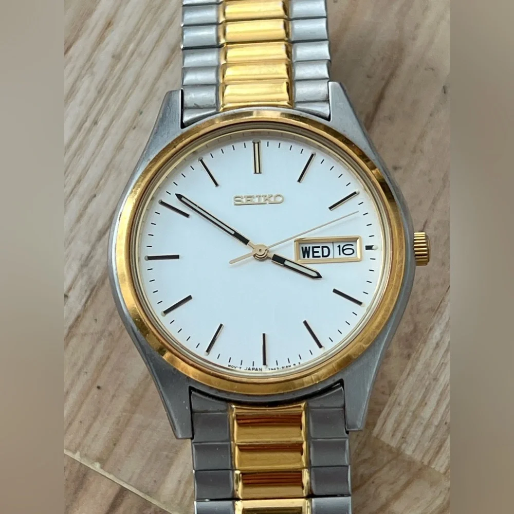 Seiko Men’s Watch Silver Dial Day Date Windows Two-Tone Stretch Bracelet